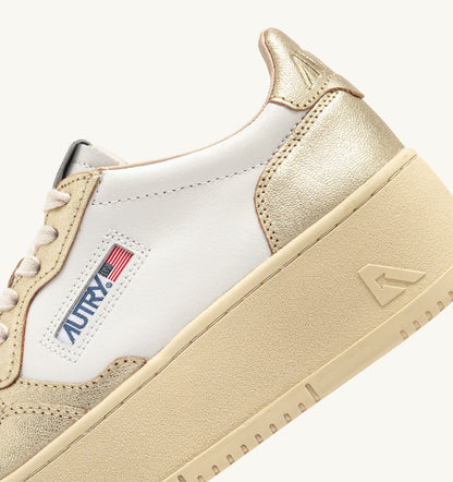 AUTRY MEDALIST PLATFORM SNEAKERS IN WHITE AND METALIZED PLATINUM LEATHER