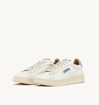 AUTRY DALLAS LOW SNEAKERS IN WHITE AND SILVER LEATHER