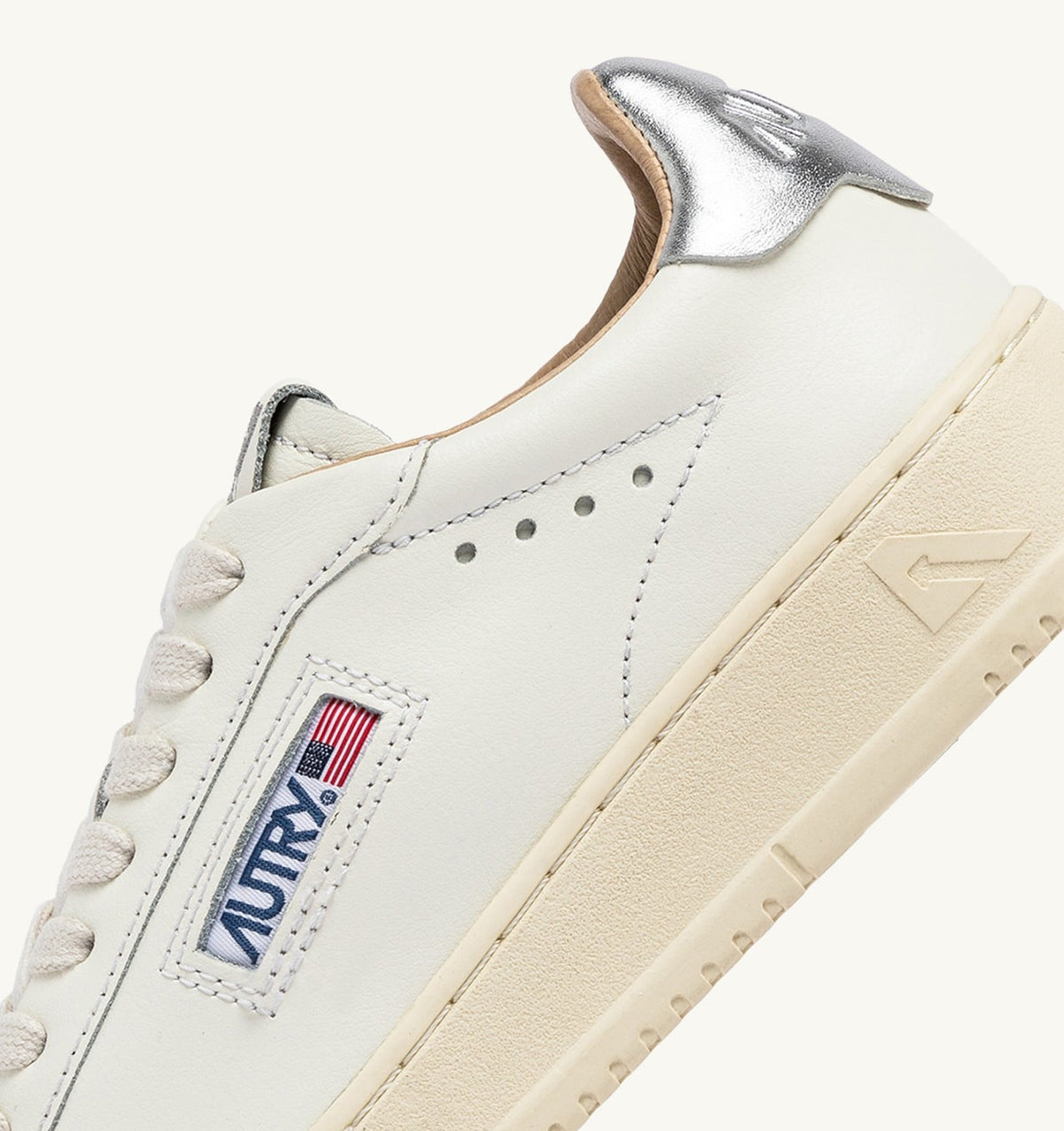 AUTRY DALLAS LOW SNEAKERS IN WHITE AND SILVER LEATHER