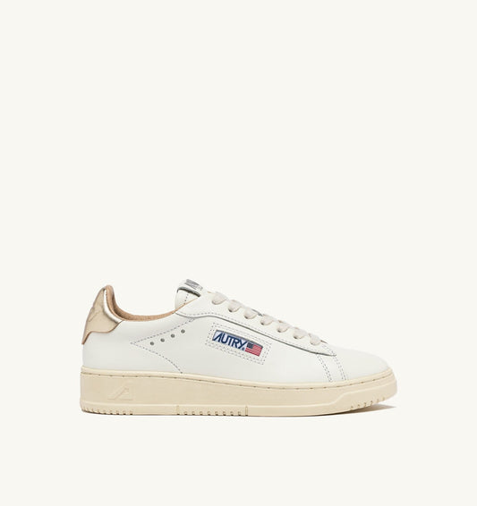 AUTRY DALLAS LOW SNEAKERS IN WHITE AND GOLD LEATHER