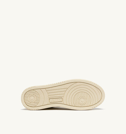 AUTRY DALLAS LOW SNEAKERS IN WHITE AND GOLD LEATHER